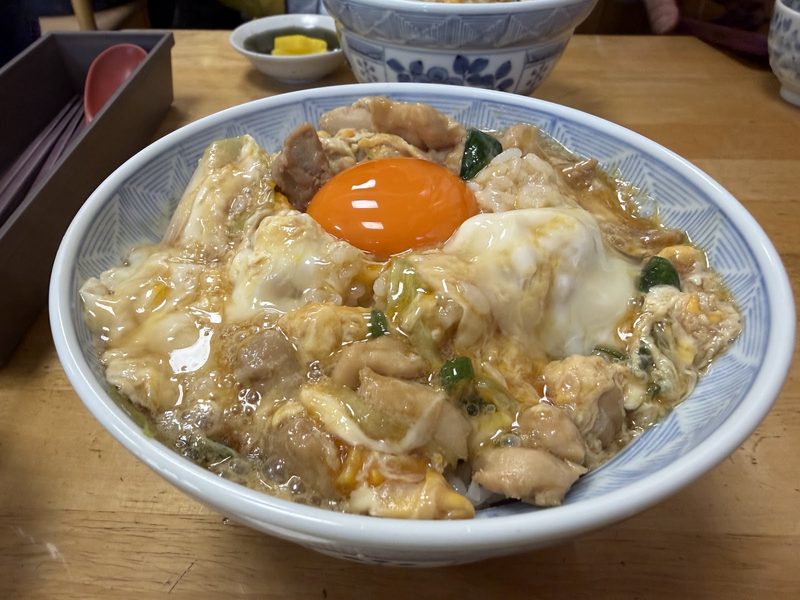 卵黄をのせた親子丼